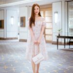 Worranit Thawornwong Instagram - ☺️💗 #ToryBurchSS24
#ToryBurchThailand