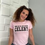 Sofie Dossi Instagram - Chew em up🍴spit em out 👅 CELERY 🥬
T-shirts out now on @shopsofiedossi