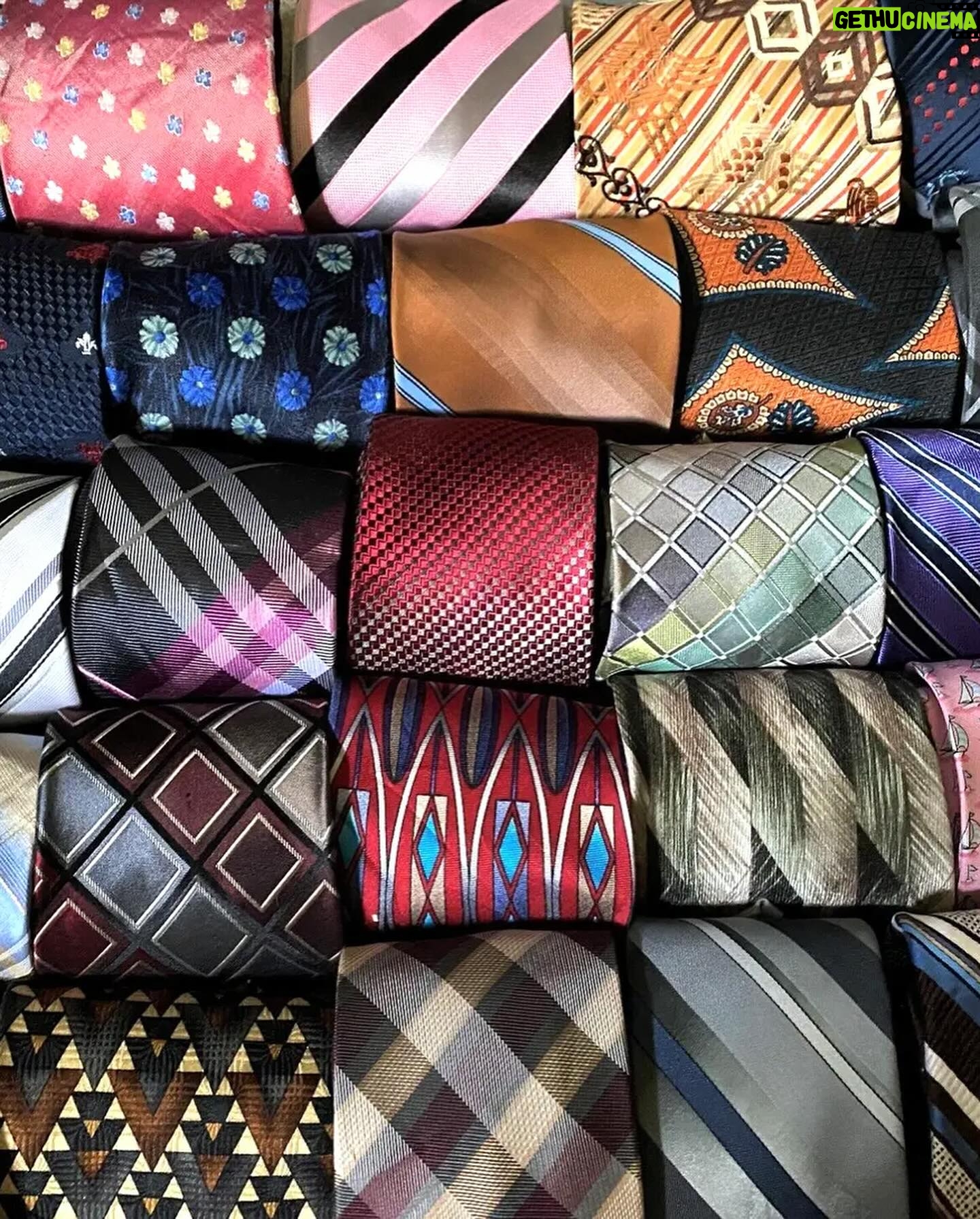 Cynthia Bailey Instagram - “love a nice tie.”👔😜
#cynthiabailey
#model
Creative Direction:
@mrdblanks & @josequervomusic
Camera Op: @j.paschalphoto
Wardrobe Stylist: @josequervomusic
Assistant Stylist: @emoney3k
Clothing from: @opulencestylehouse
Makeup: @tony_stylez
Hair: @scottspencermiller
Production Assistants:
@rIx_4k @jeffery.jpeg