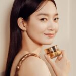 Shin Min-a Instagram - @cledepeaubeaute