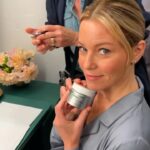 Elizabeth Banks Instagram - New year, new era! I’m turning 50 this month and officially in my Era of No Regrets. Want to join? Try No7’s NEW Future Renew Day Cream. It reverses visible signs of skin damage so you don’t have to regret skincare mistakes of the past.

#NoRegretsEra #NoRegrets #DontRegretJustReverse #No7Partner @no7usa