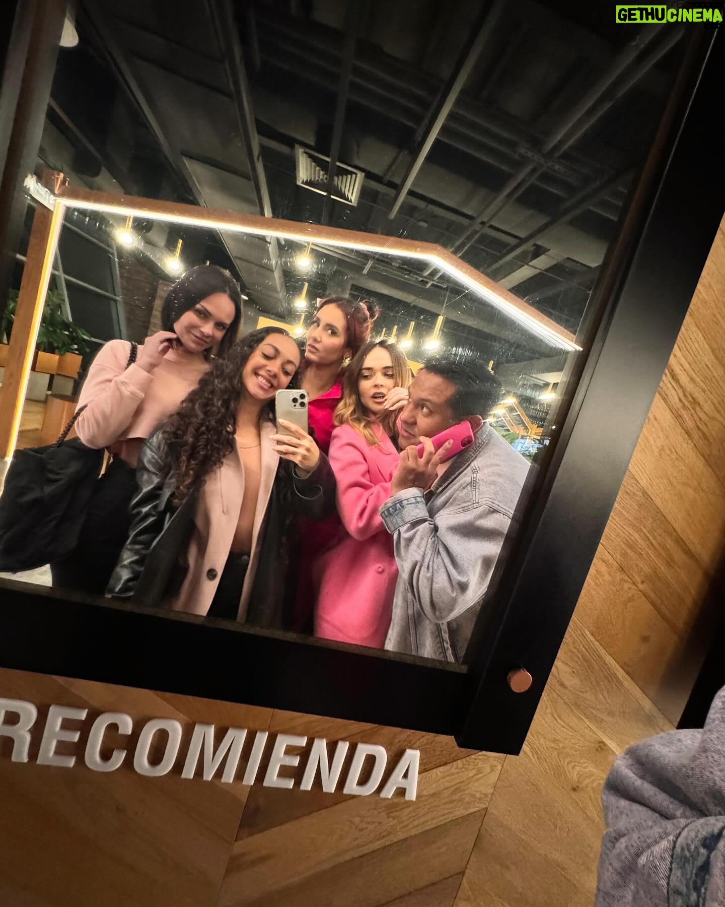 Fabiola Guajardo Instagram - ENERO BONITO ✨
1. Camila 💋
2. I 🦪 U
3. U can’t sit with us @kar_agib @barbaraislas @lauracarmine @soymore
4. 🩲 @juliomurguia
5. Atardeceres bonitos
6. Los festejos no paran @marcopolocc @campanit
7. @dior
8. Primer actualización del año @annatazzer @amandacoroneel
9. Junta mensual @bernapasquel @amandacoroneel @tjwatabe_toshi
10. Ellas y 🍷🧀 @bernapasquel @mariana_arriaga @karendayan