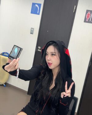 Lee Young-ji Instagram - Tokyo 💗