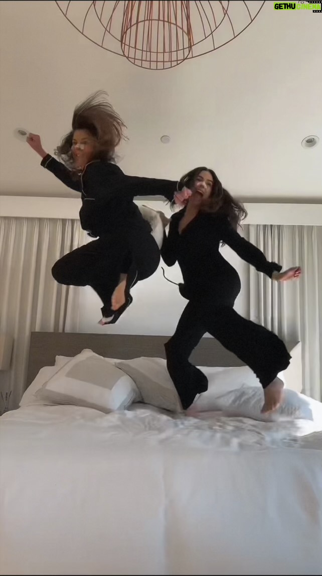 Olivia Culpo Instagram - Day after game shenanigans with the MIL
@bioreus #biorepartner
