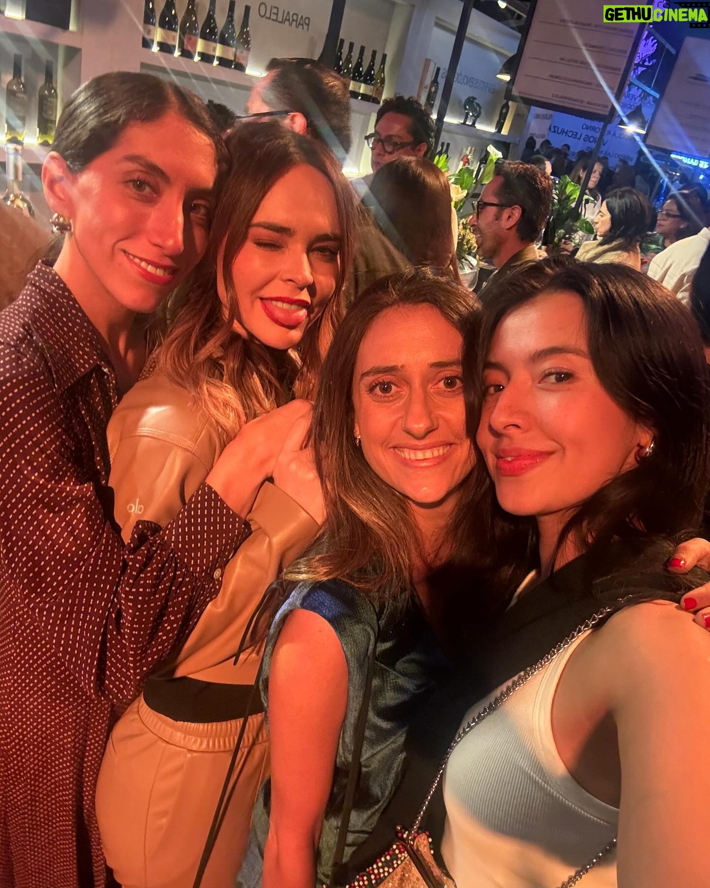 Fabiola Guajardo Instagram - ENERO BONITO ✨
1. Camila 💋
2. I 🦪 U
3. U can’t sit with us @kar_agib @barbaraislas @lauracarmine @soymore
4. 🩲 @juliomurguia
5. Atardeceres bonitos
6. Los festejos no paran @marcopolocc @campanit
7. @dior
8. Primer actualización del año @annatazzer @amandacoroneel
9. Junta mensual @bernapasquel @amandacoroneel @tjwatabe_toshi
10. Ellas y 🍷🧀 @bernapasquel @mariana_arriaga @karendayan