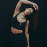 Renata Notni Instagram – Esta portada me tieeneee 🌙🌙🪐🪐💫✨
Gracias @rollingstoneenespanol y todo el increíblee equipo. 
.
.
. @el_lanco @lorenarobleto @colourstalent 
Historia: Melisa Parada / melisaparb
Fotografia y dirección: Khristio / @khristio
Productor Ejecutivo: Alejandro Ortiz / @xalejandro.ortiz
Stylist: Pool Moreno / @polmorenoo
MUA: Gustavo Bortolotti / @gusbortolotti
Peinado: Ernesto Vargas / @ernestovargas_hair
Producción: Yuliet Delgado / @___yules.___
Asistentes de Fotografía: Christopher Valle / @_chrisstoper y Jean Carlo Delgado
Asistentes de Producción: Daniela Garcia / @karendaap y Alexa Mancilla / @alexamancilla
Asistente Stylist: Alan Jimenez / @alanjmnz_
Ropa: Tank top (Dolce & Gabbana); Corset y Leggings (Mariaandrée Gaitán) Guantes (Dior)