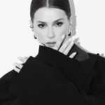 Anna-Maria Sieklucka Instagram - Nazywam ten rok - rokiem ósemki. Czas początków i nieskończoności, przeplatającymi się marzeniami wraz z wyzwaniami, spokojem ducha i spontaniczności. 
Nie mogę doczekać się lutego i wydarzeniami, które będą miały miejsce 🤍
Ostatnio ładowałam baterie w Andaluzji, dziś wita mnie słoneczna Polska, a jak myślicie które destynacje przede mną..? 🤍
Pięknego tygodnia Drodzy 🌠
.
.
.
📸 @skotnickann 
💄 @horeshko__ 
styl @epuzer