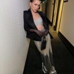 Anna-Maria Sieklucka Instagram - Berlin calling
.
.
.
Styled by @konradgodlewski 
Skirt & Bra @nue_studio 
Shoes @lesilla 
Purse @benedettabruzziches 
Mua & Hair by me 🤓
#berlinale