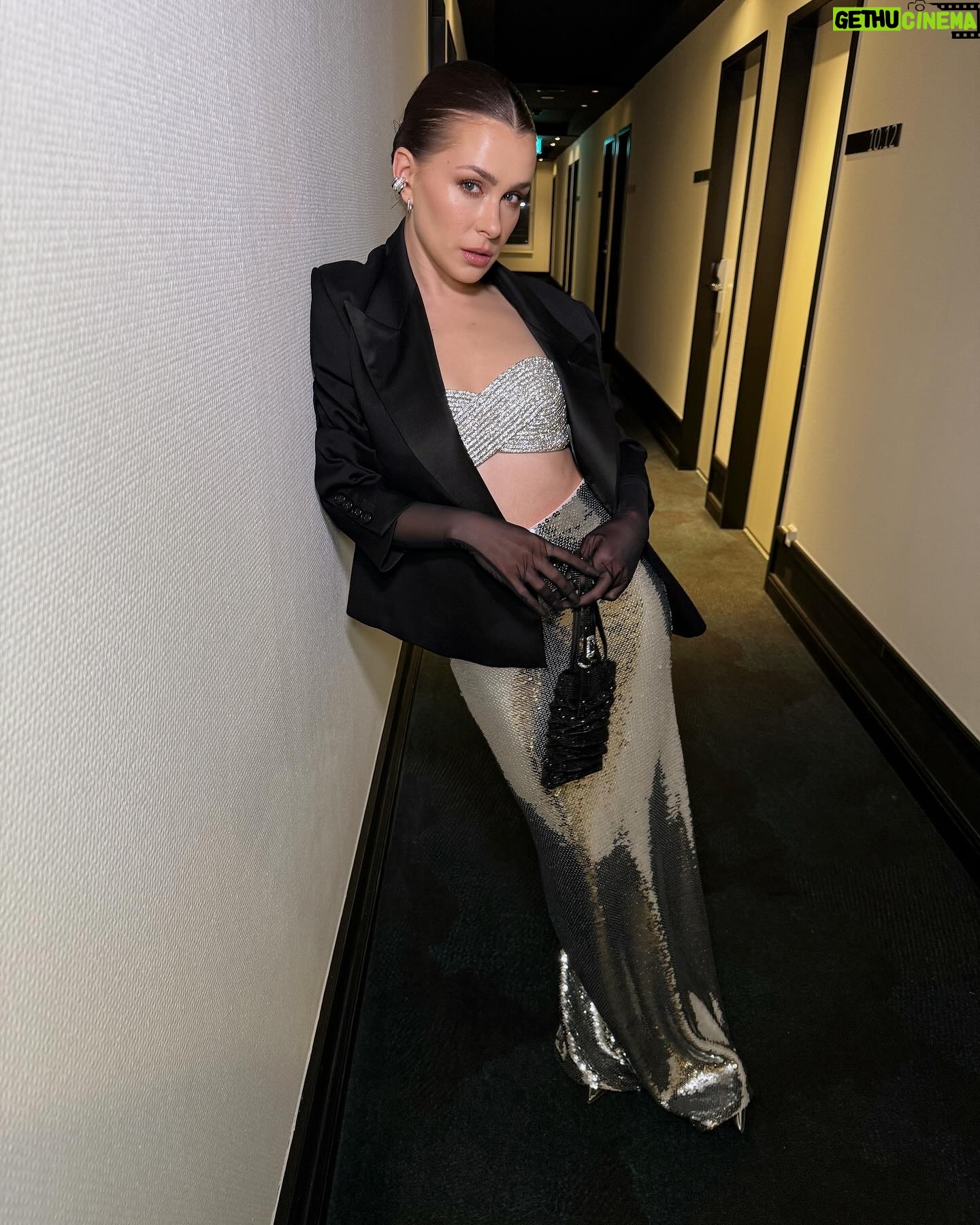 Anna-Maria Sieklucka Instagram - Berlin calling
.
.
.
Styled by @konradgodlewski
Skirt & Bra @nue_studio
Shoes @lesilla
Purse @benedettabruzziches
Mua & Hair by me 🤓
#berlinale