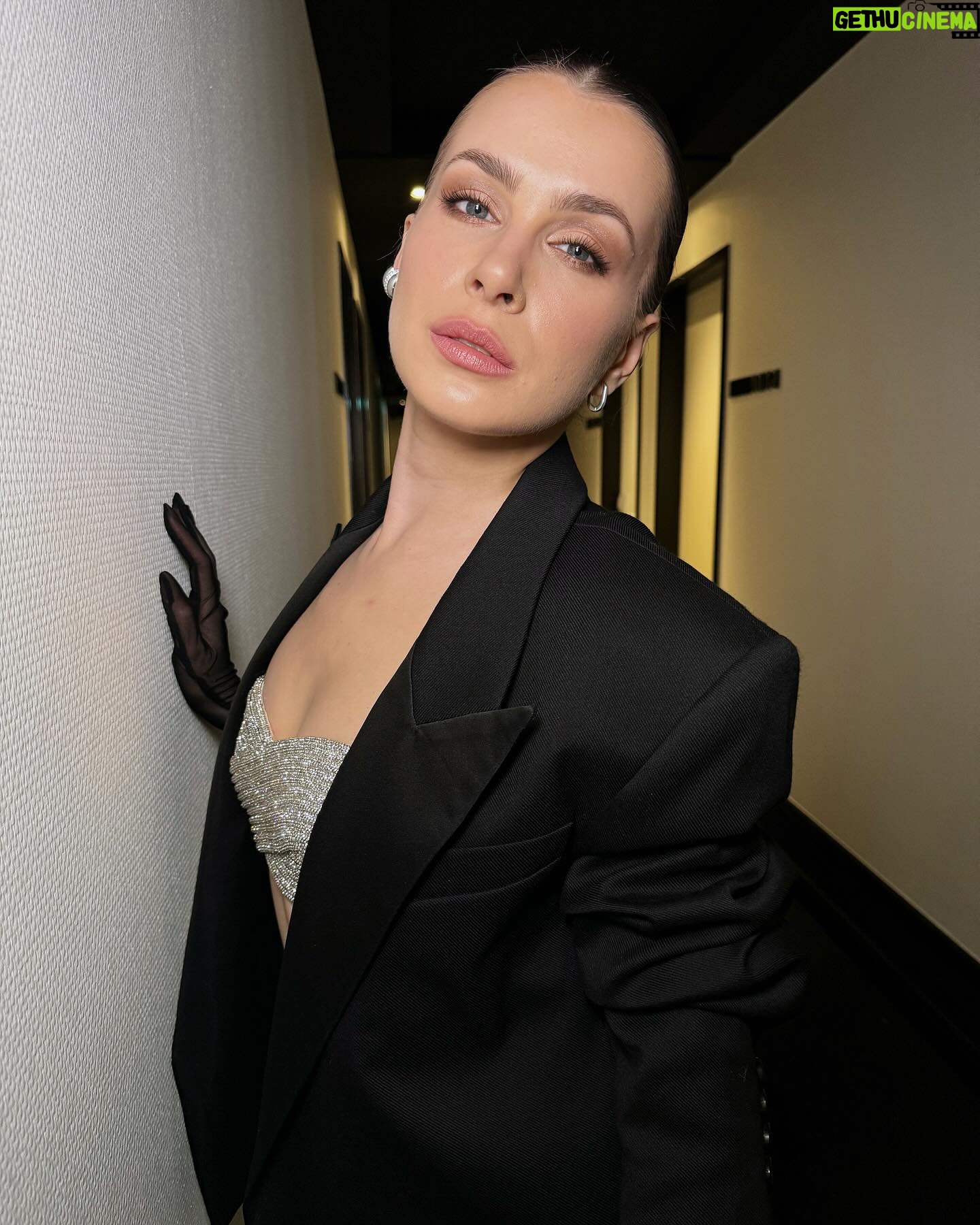 Anna-Maria Sieklucka Instagram - Berlin calling
.
.
.
Styled by @konradgodlewski
Skirt & Bra @nue_studio
Shoes @lesilla
Purse @benedettabruzziches
Mua & Hair by me 🤓
#berlinale