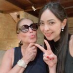 Susana Vieira Instagram – Nossos olhos se encheram de lágrimas. 25 anos depois, o reencontro com minha afilhada, Stephanie 🌺❤️