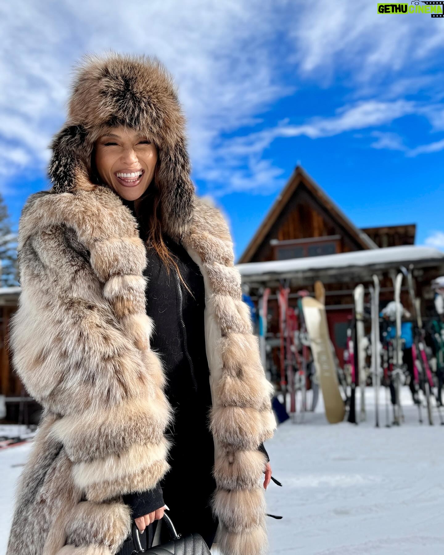Jeannie Mai Instagram - January.. u owe us Capricorns nuthin ❄️🩵