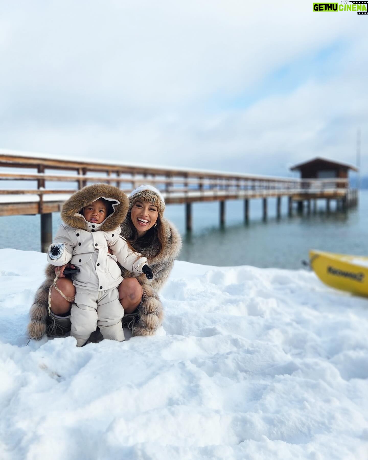 Jeannie Mai Instagram - January.. u owe us Capricorns nuthin ❄️🩵