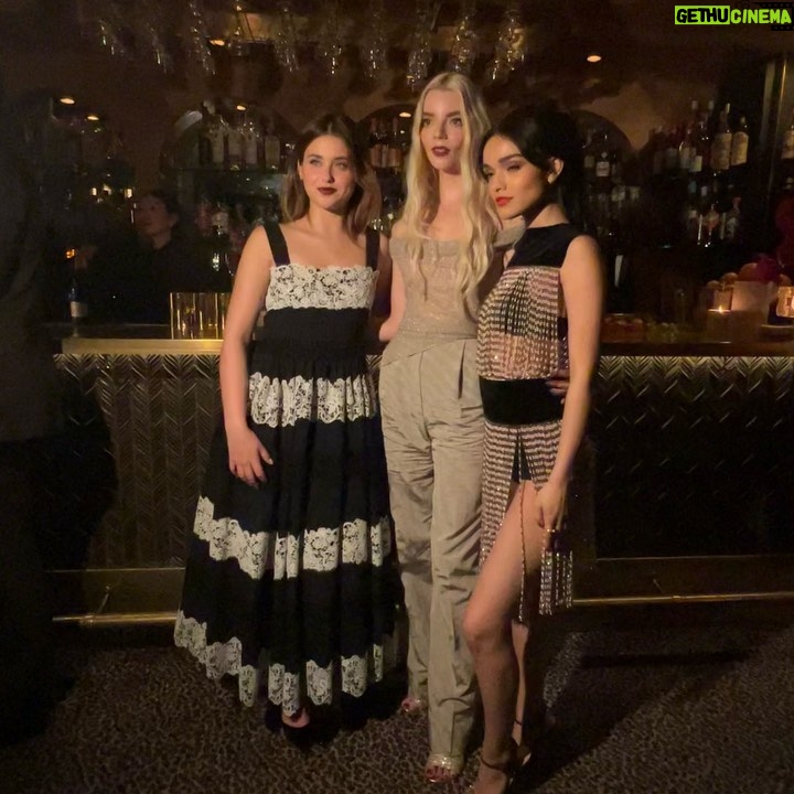 Nicole Wallace Instagram - Thank you @diorbeauty for a beautiful dinner with beautiful people on a rainy day #rougedior 🌹💕