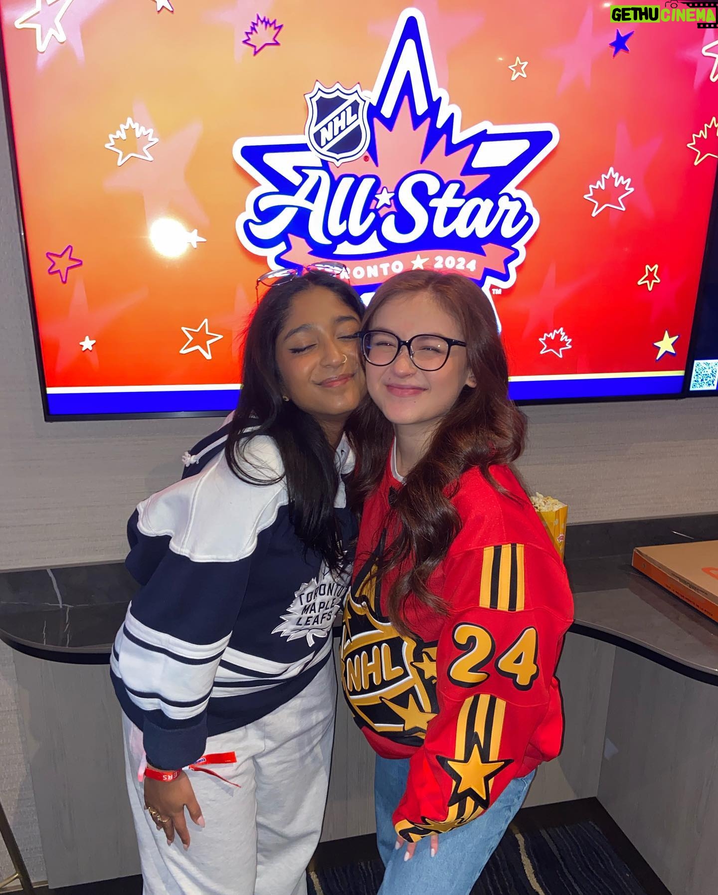 Anna Cathcart Instagram - channeled my energy from the last photo all weekend longš¤ thank you @nhl for a trip filled with good times and good olā hockey #NHLallstar