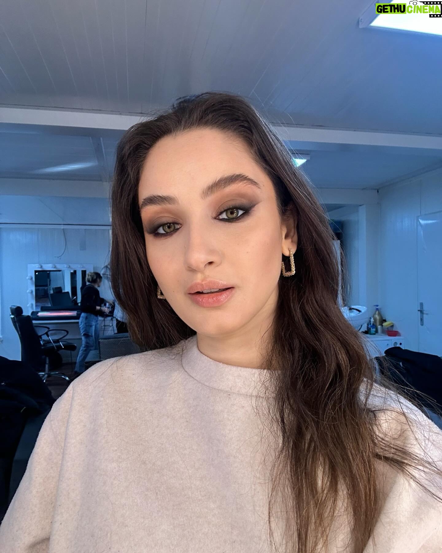 Gökçe Akyıldız Instagram - @akyldzgkce canım💫 makeup #mügeduranacuner