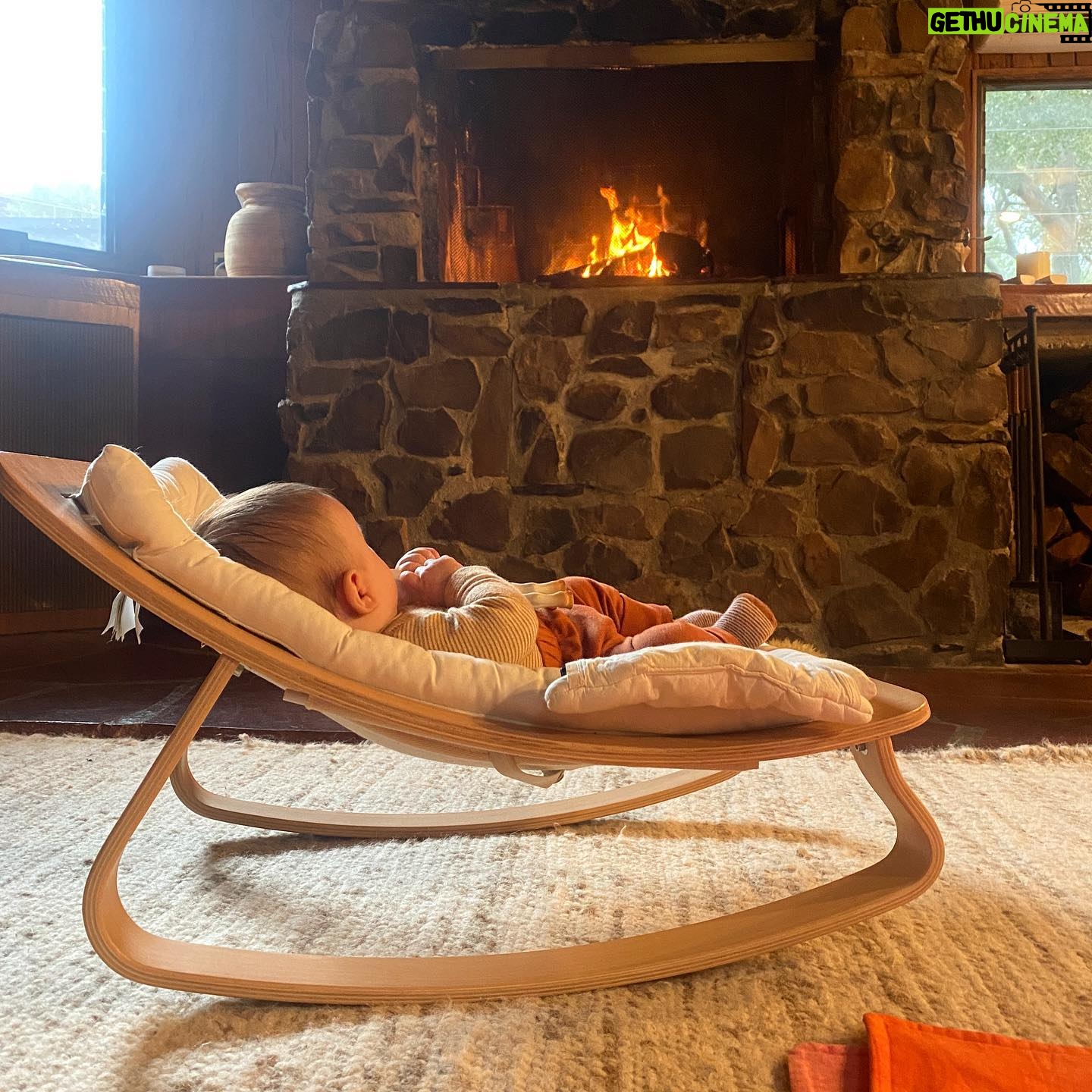 Bonnie Wright Instagram - Cozy days at home ☁️