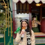 Violette Wautier Instagram - Can’t get enough of Disney💜

#JapanGubSangSeeGubPeekTiSuaySuay #FriendsFlyTH