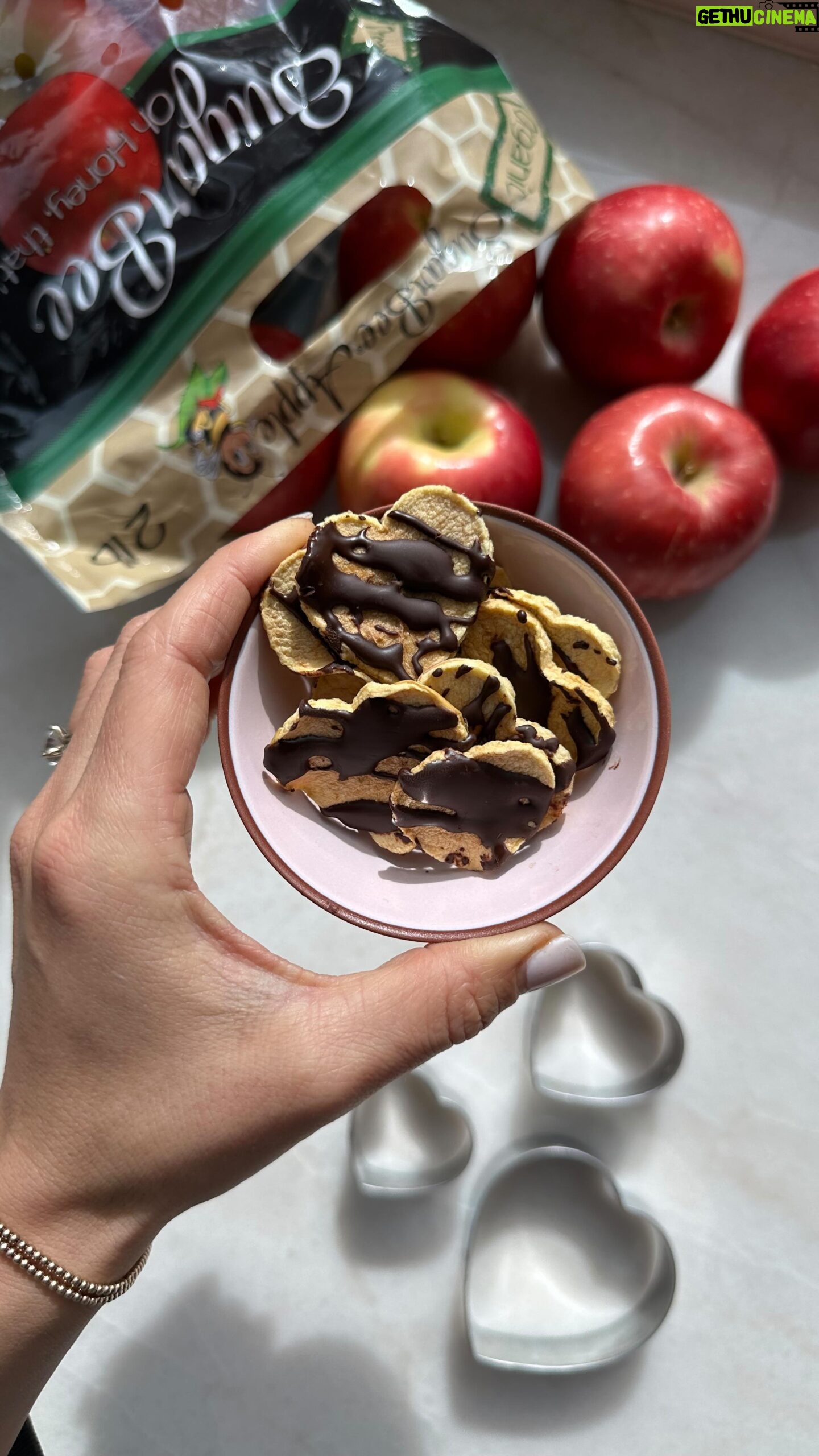 Daniella Monet Instagram - This deserves to go viral. Air fried apples drizzled with chocolate?!?!? This truly only works if you have the right apples. They have to be juicy sweet, like @sugarbeeapple
Send this to the Apple of your eye to tell them that you LOVE THEM❤️
Also, comment APPLE for this recipe!
Do you know how SugarBee apples came to BEE?
One sunny spring day, a honey bee was buzzing throughout Mr. Nystrom’s orchard, collecting nectar and cross-pollinating apple blossoms along the way. The honey bee stopped at an unknown tree and collected nectar and pollen from a blossom. As the day went on, the little honey bee passed that pollen onto a Honeycrisp blossom. Little did this bee know its cross-pollination between a Honeycrisp and an unknown variety had just resulted in the beloved SugarBee® apple!
Like are you kidding me? 🐝🍎
#ad #FromBeeToYou #SugarBeeApples #OhHoneyThatsGood @sugarbeeapple