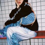 Riisa Naka Instagram - Y2Kの魅力溢れるクロワッサン👜🩷🦋
私好みのカジュアルスタイルでも
ナチュラルに使えるのって天才すぎ🥹❣️✨
2024年はじめてのすきバッグに出会えた幸せ❤️😘

@louisvuitton
#LOUISVUITTON
#LVFashion
#LVRemix
#PR