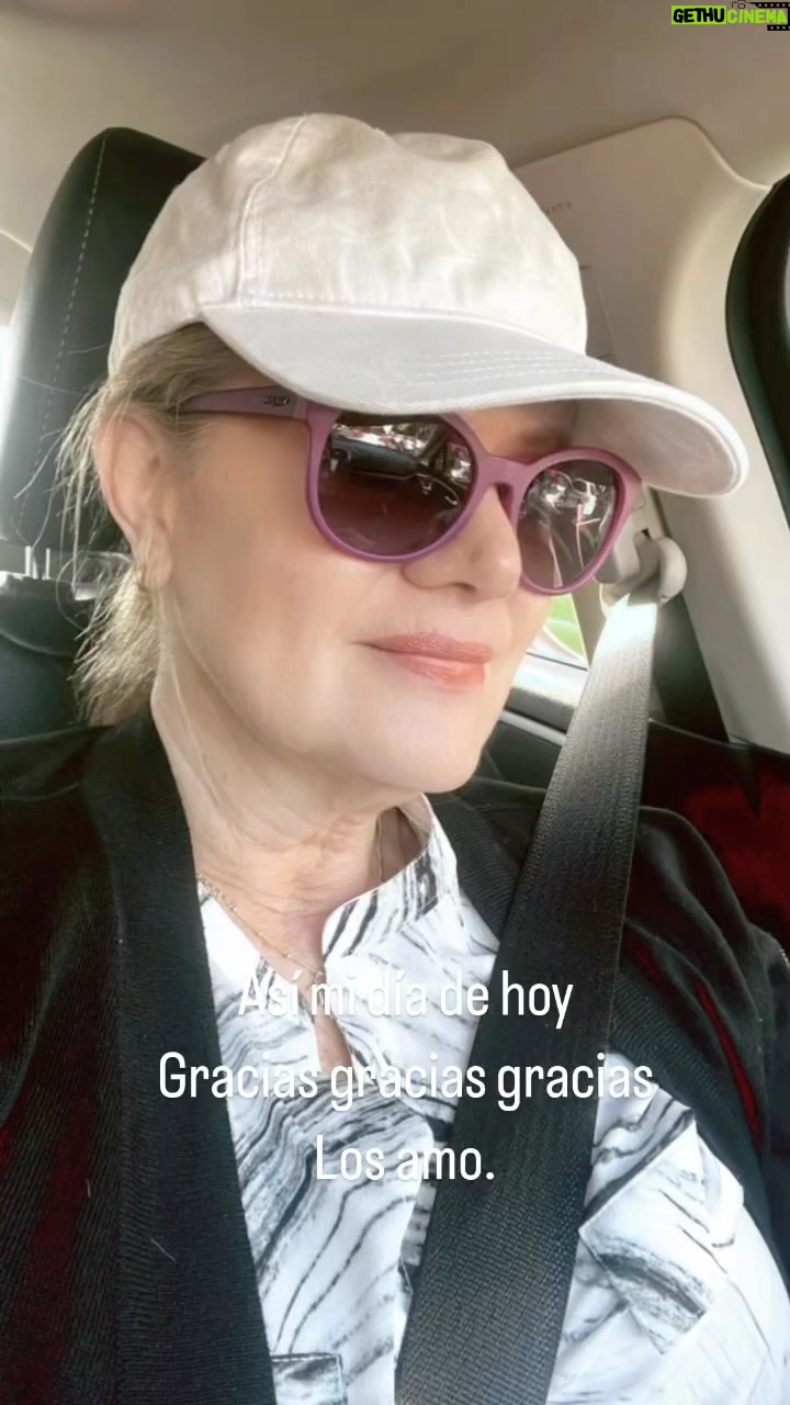 Erika Buenfil Instagram - Un gran día de llamado. @marimarvega @erickelias @mikedeoca @callmegama