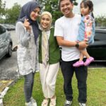 Erra Fazira Instagram - Selamat ulang tahun yang ke “banyak” tahun primadona. Semoga itu ini & semua nya lah yang akak hajati tercapai, Amin. Rindu pula minum petang di taja & ayat “eh takde takde takde”. 🤪🥳

Banyak je gambar berdua tapi untuk elak kan fitnah, letak lah gambar ni. Nampak macam 1 happy family at home kan? 😂🫣

Fun fact. Lagu Aku & Dia ni hasil ciptaan @errafazira sendiri dalam album pertama. Tapi tak tau dia tuju kat siapa. Siapa tahu komen kat bawah pls. 👇🏻