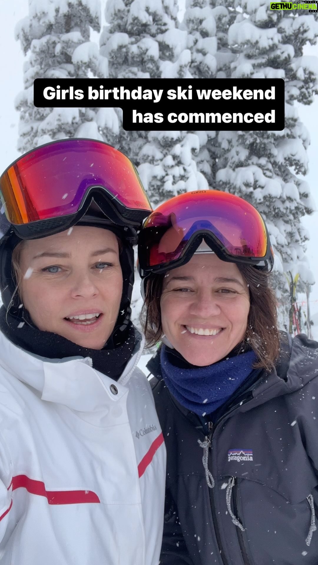 Elizabeth Banks Instagram - @nidagreen @heatherelevy #annabelknap #50