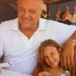 Macarena Achaga Instagram – 𝓛𝓪 𝓬𝓵𝓪𝓿𝓮 𝓮𝓼 𝓵𝓪 𝓬𝓸𝓷𝓮𝔁𝓲ó𝓷. 

Fue lo último que le dijiste a mi mamá. Tu boca llena de razón hasta el último momento, como siempre… con tu sentido del humor y tus ocurrencias, con tu forma única de disfrutar la vida. Con esa manera tan amplia de expresarte -que según mi madre me heredaste- y tu música clásica a todo volumen. Puedo ver a Lali corretearte por la casa y llamarte “Gordo!!” …tus meriendas hechas a medida y tus consejos sabios para tu SUPERNIETA -como me llamabas- 
Así vivirás por siempre en mi memoria. 

Agradezco a la vida que corrí a verte hace tan poco, casi como si supiéramos que era nuestra despedida.. va, hasta luego. Al final, todos nos volvemos a encontrar y solo queda disfrutar de estos micro-momentos al 2000% porque parece que la tercera foto nos la tomaron ayer y la vida se vuela.

Como dice Lali: te quiero hasta la luna ida y vuelta abu