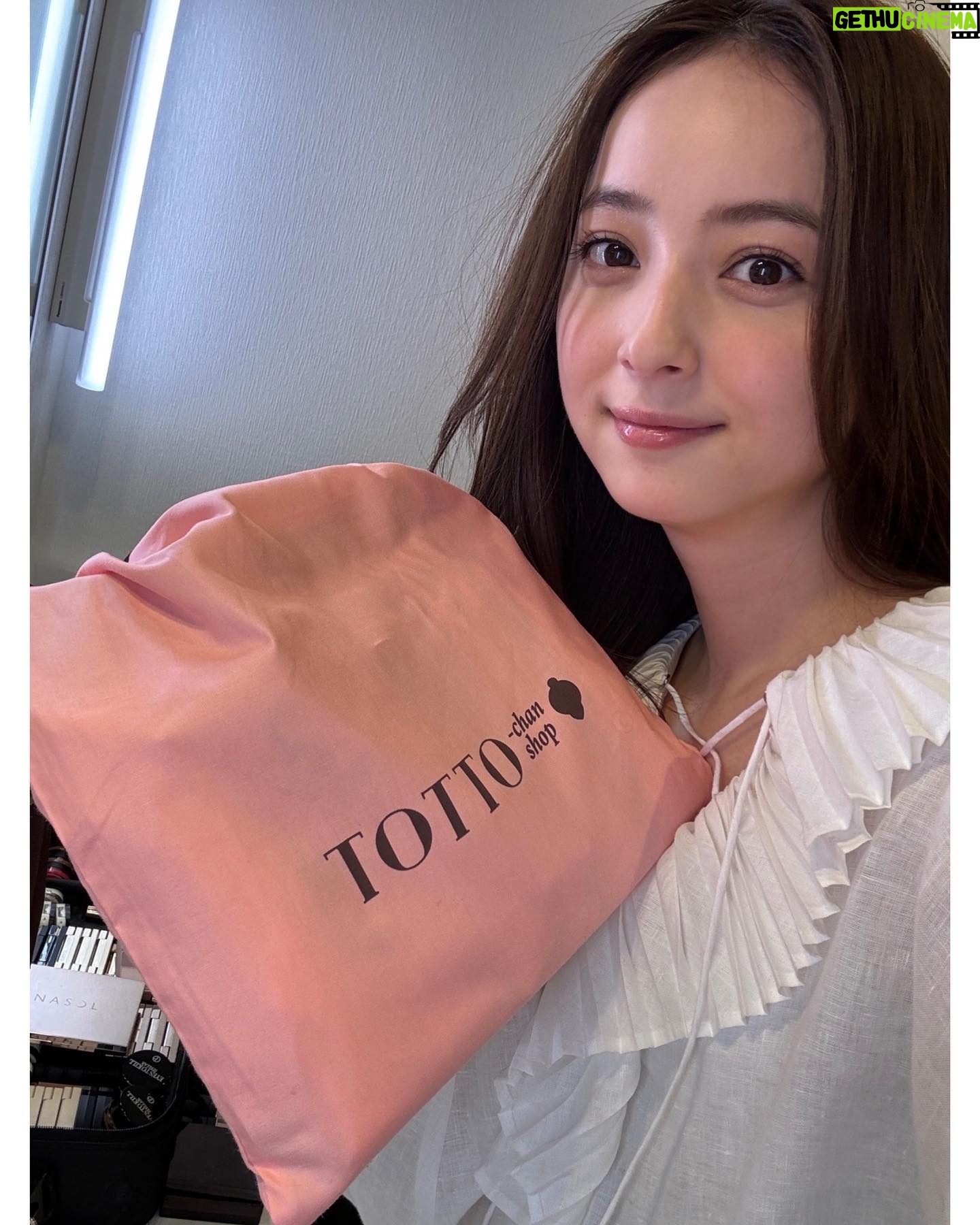 Nozomi Sasaki Instagram - 徹子の部屋の収録時に頂いた徹子さんグッズ💗
どれもとても可愛い!