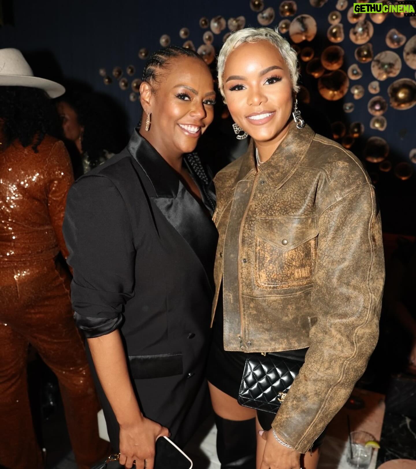 LeToya Luckett Instagram - ✨THE WEEKEND✨
Celebrated love, life & music all weekend long with my fam. Shout out to the Burfday beauty @valeisha & my cuz @robertglasper for making this night one for the books!! Love y’all 😘🎉❤️
#Grammyweekend #grammys2024