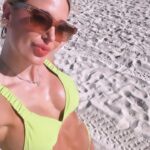 Jésica Cirio Instagram - Siempre playa y @cocotdufour 🐚🍹💚✨