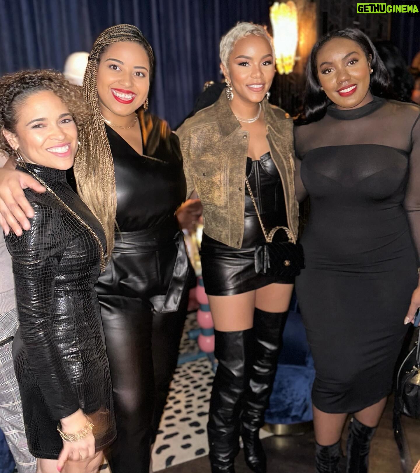 LeToya Luckett Instagram - ✨THE WEEKEND✨
Celebrated love, life & music all weekend long with my fam. Shout out to the Burfday beauty @valeisha & my cuz @robertglasper for making this night one for the books!! Love y’all 😘🎉❤️
#Grammyweekend #grammys2024