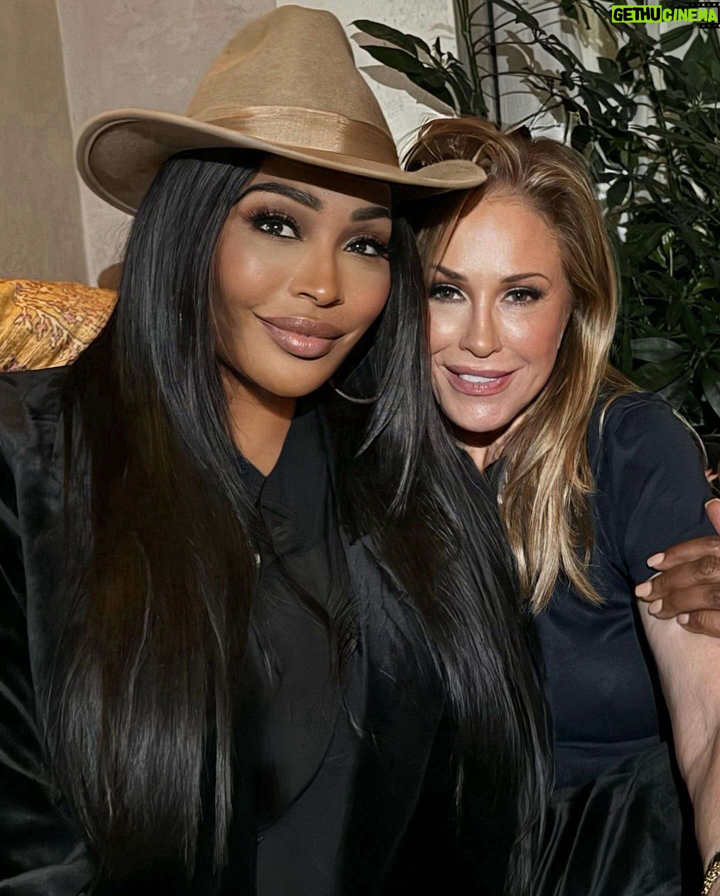 Cynthia Bailey Instagram - fun night celebrating @crystalkungminkoff birthday & catching up with these beautiful ladies.
we closed the place down literally!
always so much love, goods times & great energy with Crystal!πππ
@erindanalichy
@kathyhilton
@heatherdubrow