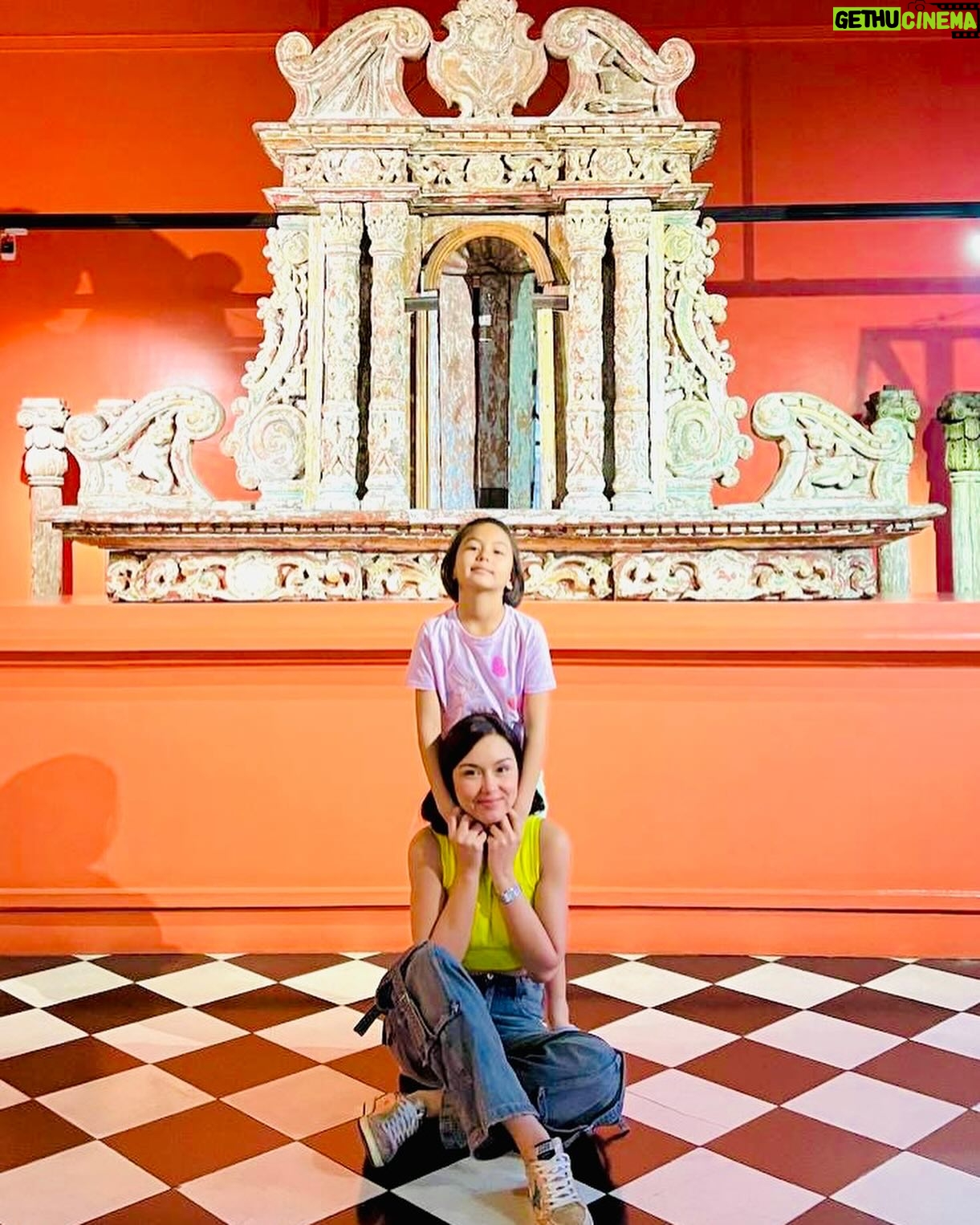 Beauty Gonzalez Instagram - The National Museum is always a good ideaš¤
Swipe to the last photo to see our favorite Sculpture
By Our National Hero Jose Rizal.
It is titled ā Motherās Revengeā
It shows a Mama Dog viciously attacking a Crocodile who has just eaten its Puppy.
I really wanted Olivia to see that.
Fair Warning! He he