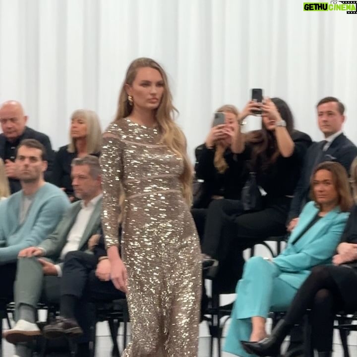 Anna-Maria Sieklucka Instagram - I blend boundaries with @marccain, thank u for having me my german #marccain fam xoxo
.
.
.
#marccaingirls #blendboundaries #marccainlovesfashionweek #berlin #colaboration #współpraca
@clemensporikys thank u for amazing shoot