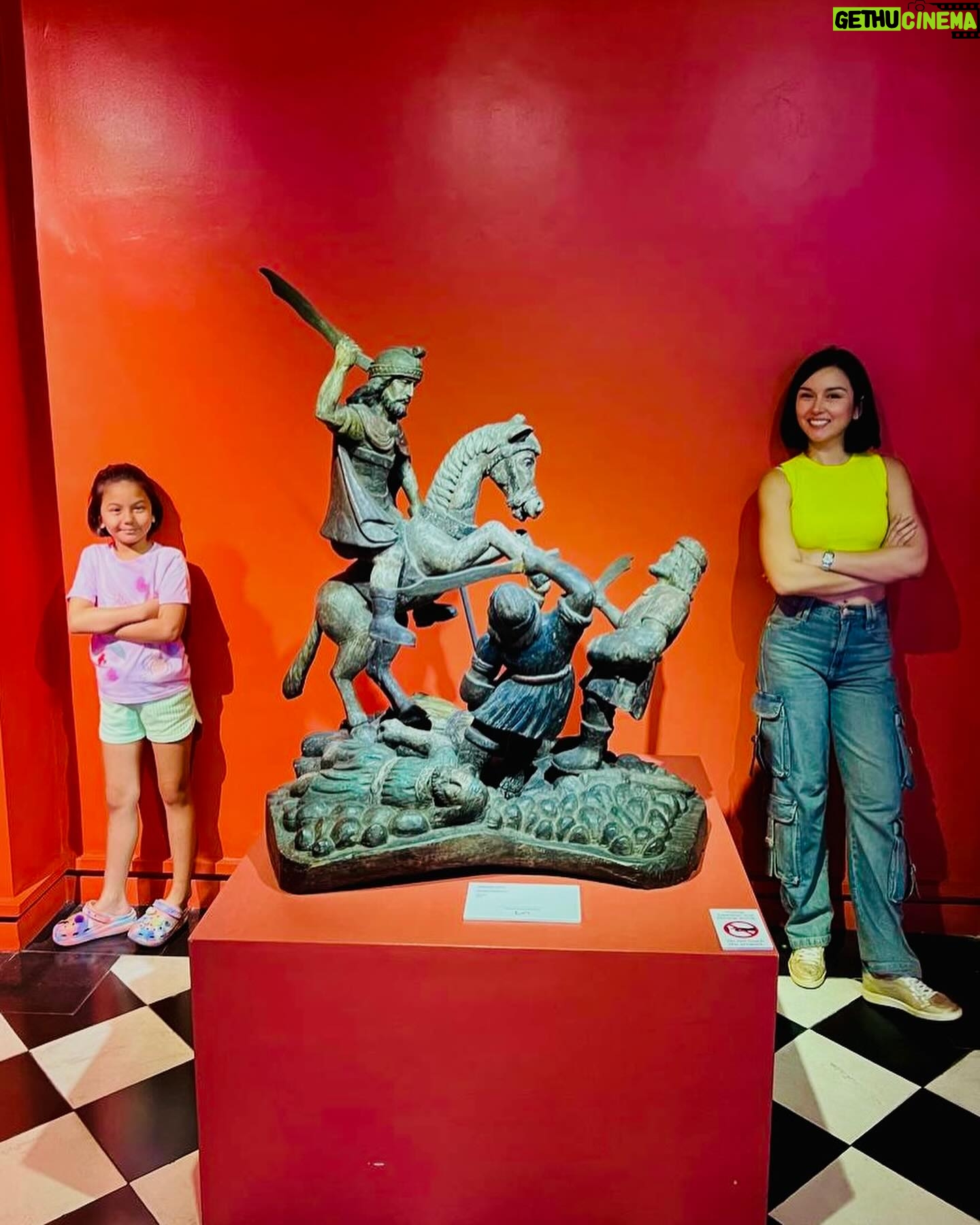 Beauty Gonzalez Instagram - The National Museum is always a good ideaš¤
Swipe to the last photo to see our favorite Sculpture
By Our National Hero Jose Rizal.
It is titled ā Motherās Revengeā
It shows a Mama Dog viciously attacking a Crocodile who has just eaten its Puppy.
I really wanted Olivia to see that.
Fair Warning! He he
