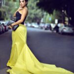 Aleida Núñez Instagram - Me encanta jugar con diferentes estilos… 💛#impredecible  Foto @alexpadronphoto @pedroaudelo @kikehernandezv @rulomaquillista team 😎
