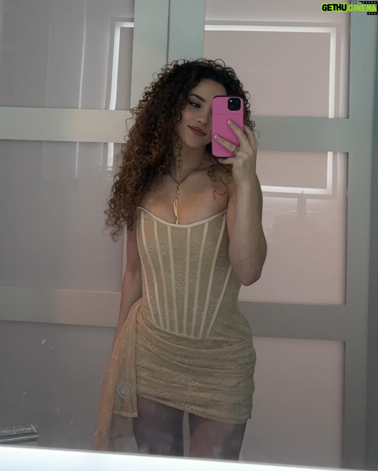 Sofie Dossi Instagram - Grammys photo dumpš¤
#Grammys2024 @recordingacademy @cbstv
