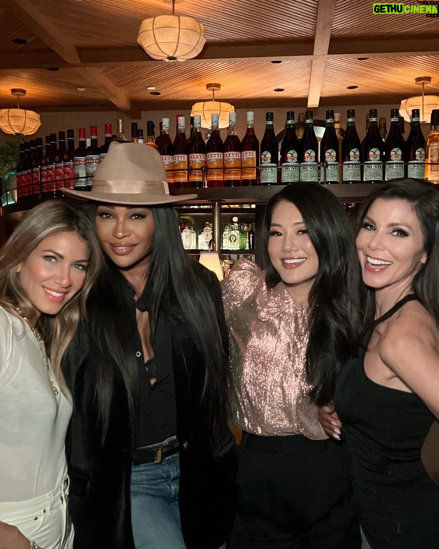 Cynthia Bailey Instagram - fun night celebrating @crystalkungminkoff birthday & catching up with these beautiful ladies.
we closed the place down literally!
always so much love, goods times & great energy with Crystal!πππ
@erindanalichy
@kathyhilton
@heatherdubrow