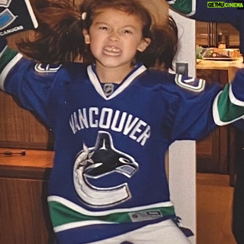 Anna Cathcart Instagram - channeled my energy from the last photo all weekend longš¤ thank you @nhl for a trip filled with good times and good olā hockey #NHLallstar