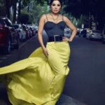 Aleida Núñez Instagram – Me encanta jugar con diferentes estilos… 💛#impredecible  Foto @alexpadronphoto @pedroaudelo @kikehernandezv @rulomaquillista team 😎