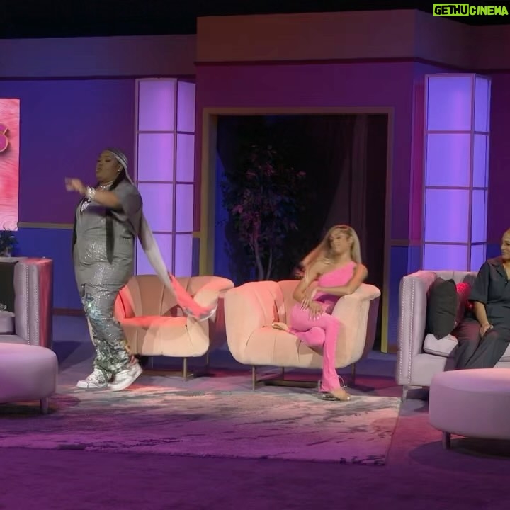 NeNe Leakes Instagram - SWIPE: Get your first glimpse of the Baddies Reunion. Full episode Available NOW on Zeus @thezeusnetwork @lemuelplummer
Balenciaga head to toes