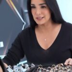 Scarlet Ortiz Instagram - Ajaaaaa viene el día del Amor y la Amistad ❤️🩷 y aquí en @c4gjewelers hay unos regalos especiales con un 30% de descuento 🥳 hacen financiamiento 🙌🏻 para ellas y para ellos! Ya en el Doral! #valentine #valentineday #diadelosenamorados #joyas #jewerly #c4gjewelers #diamantes #brillantes #oro