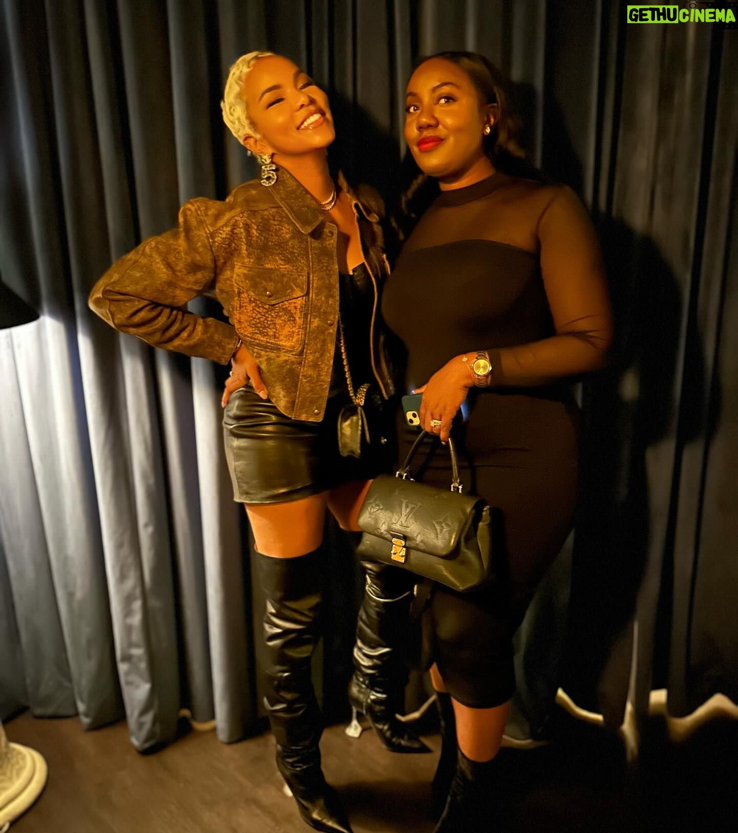 LeToya Luckett Instagram - ✨THE WEEKEND✨
Celebrated love, life & music all weekend long with my fam. Shout out to the Burfday beauty @valeisha & my cuz @robertglasper for making this night one for the books!! Love y’all 😘🎉❤️
#Grammyweekend #grammys2024