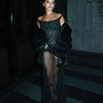 Isabela Merced Instagram - I had the honor of wearing this Versace S/S 1999 final look to the Madame Web premiere!!
This is the same dress worn by THE Naomi 😳
Thank you @tabvintage & @chloeandchenelle 🖤
Photographer: @_miazaki_