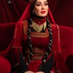 Elham Hamidi Instagram - .
وقتی به قلب تو نگاه می کنم صداقت را می بینم
به چشمانت که نگاه می کنم عشق را می بینم
و وقتی به روح تو می نگرم
شریک زندگی ام را می بینم.
.
.
.
.
#عشق