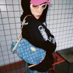 Riisa Naka Instagram - Y2Kの魅力溢れるクロワッサン👜🩷🦋
私好みのカジュアルスタイルでも
ナチュラルに使えるのって天才すぎ🥹❣️✨
2024年はじめてのすきバッグに出会えた幸せ❤️😘

@louisvuitton
#LOUISVUITTON
#LVFashion
#LVRemix
#PR