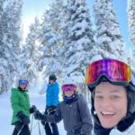 Elizabeth Banks Instagram - Get it girls ⛷️ Thanks for a great birthday @nidagreen @heatherelevy #annabelknap  #50
