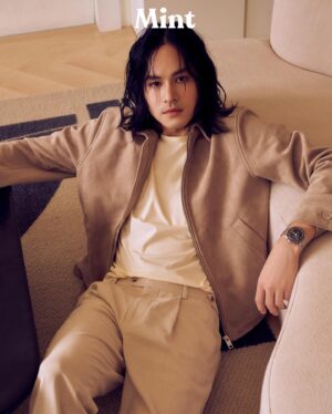 Violette Wautier Instagram - จริงๆ รับงานคู่นะคะ 💜🤣

เติมเต็มช่วงเวลาแห่งความสุขรับวาเลนไทน์ใน #MintFashion กับเรือนเวลาไอคอนิกจาก OMEGA คอมพลีทลุคของทั้งคู่ให้เปล่งประกาย พร้อมชวนทุกคนมอบเป็นของขวัญสุดพิเศษให้กับคนพิเศษสุดของคุณในวาเลนไทน์นี้ 

#KaoVxMintFashion 
#OMEGA 
#OMEGAWatches
#OMEGAThailand 
#kaojirayu_9 #VioletteWautier 
#MintMagTH