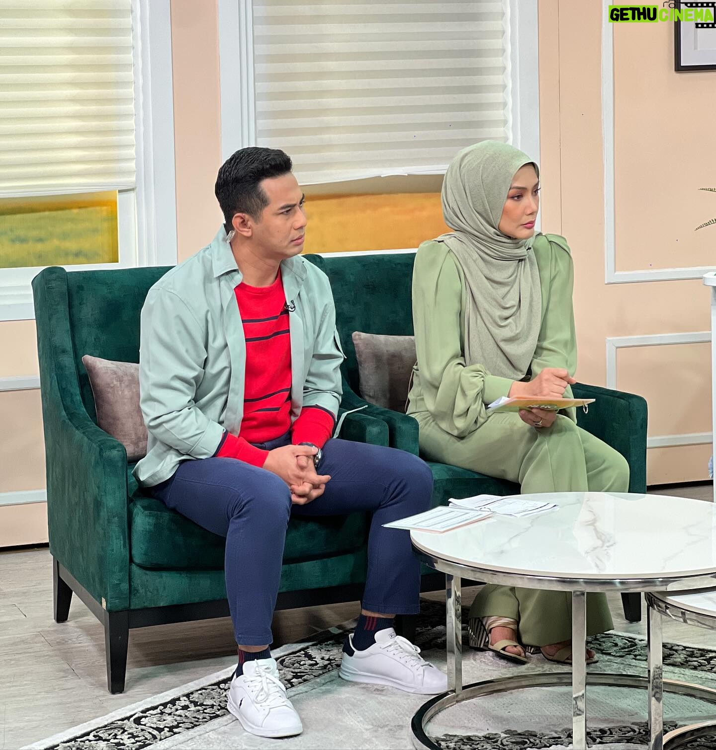 Erra Fazira Instagram - Abe Joe dan primadona @errafazira berganding di Nasi Lemak Kopi O (NLKO) 2.0
NLKO 2.0 kini kembali bersiaran di @tv9malaysia / siaran 149 setiap hari Rabu - Jumaat jam 10:30 pagi.
Jgn malas, swipe sampai habis...
Btw, Happiest Birthday @errafazira yang ke........? Haa korang pegi tanya dia sendiri la ye. 🎂